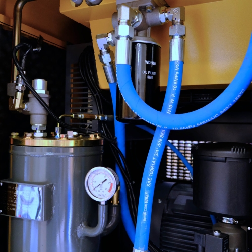 3v1 šroubový kompresor 11 kW | 1500 l/min | 500l nádrž a odvlhčovač