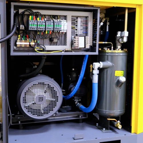 3v1 šroubový kompresor 11 kW | 1500 l/min | 500l nádrž a odvlhčovač