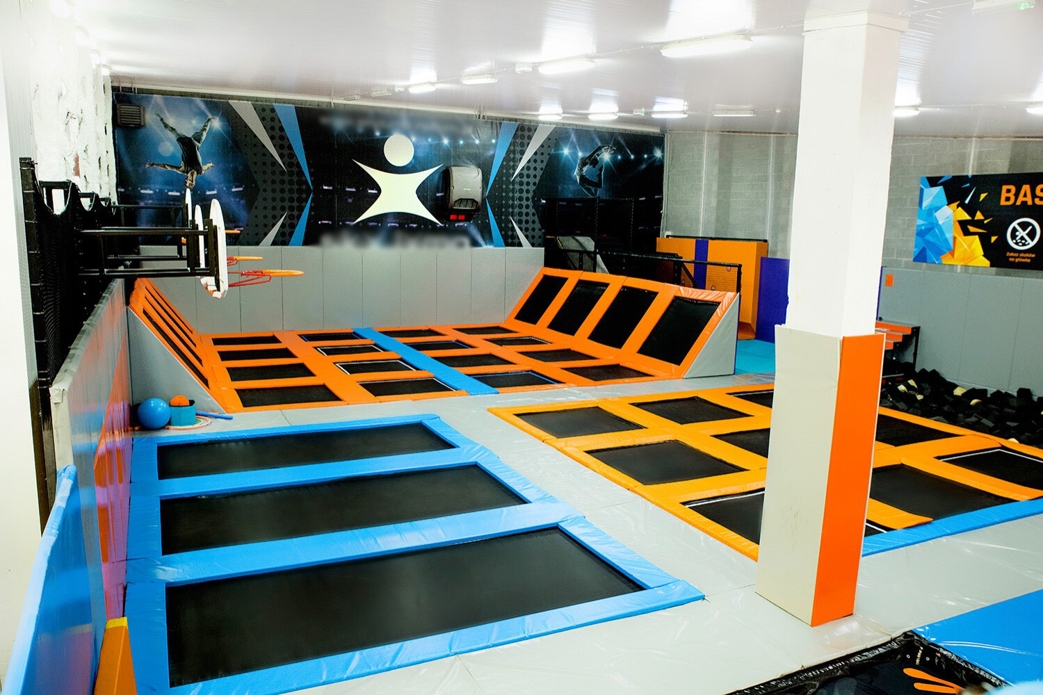 Trampolínový park – celkový pohled na halu
